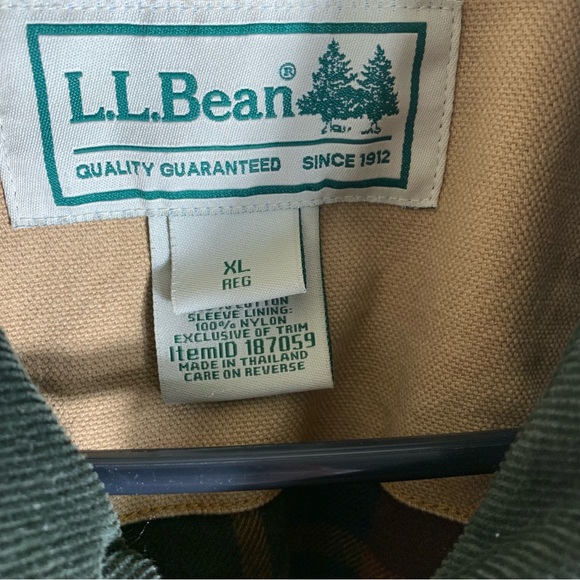 L.L. Bean Men's XL Tan Barn Jacket with Green Collar - Picture 3 of 14